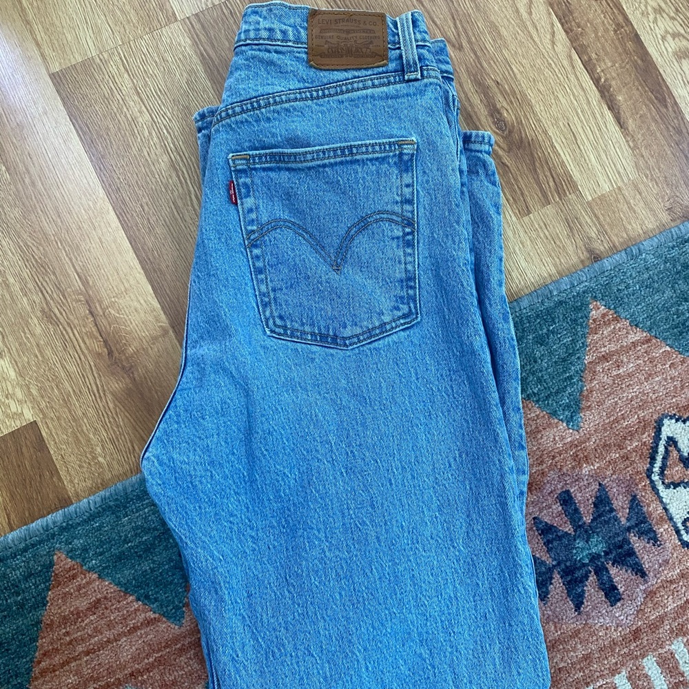 Levi’s Ribcage Straight Light wash jeans